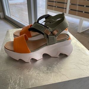 Sorel Kinetic Impact Y-Strap High Sandal Size 6.5